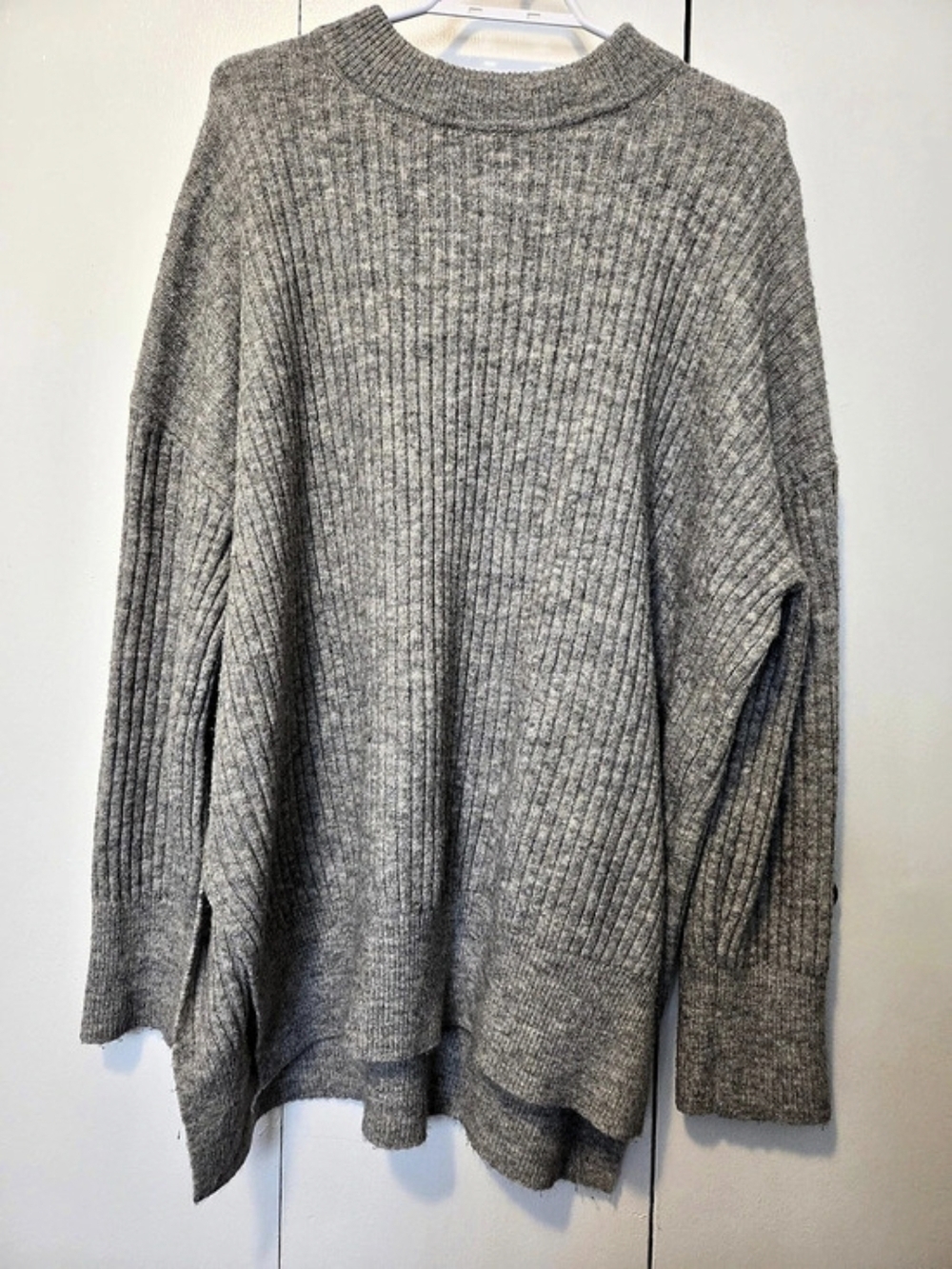 H&M Women's M Grey Ribbed Crewneck Sweater Long Fit